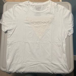 Guess: T-shirt